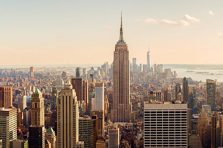 Fifth Avenue Mansions Walking Tour with Top of the Rock Tickets and Optional Beam (3/12)