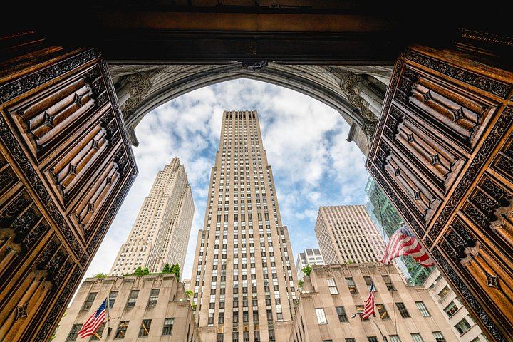 Fifth Avenue Mansions Walking Tour with Top of the Rock Tickets and Optional Beam (11/12)