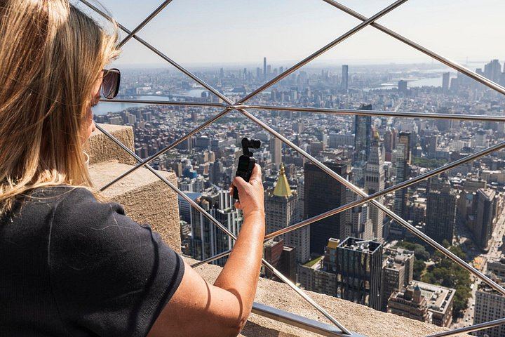 Fifth Avenue Mansions Walking Tour with Top of the Rock Tickets and Optional Beam (5/12)