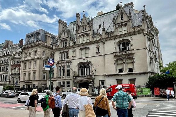Bowery Boys Walking Tour: Gilded Age Mansions of Fifth Avenue, 70th to 91st Street