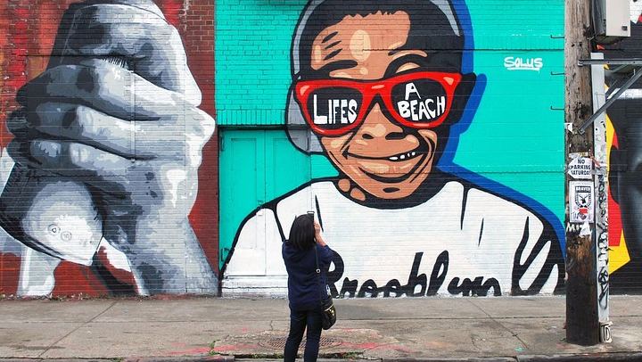 DUMBO Street Art, Bridges and Skyline Walking Tour with Photos and a Drink (4/12)