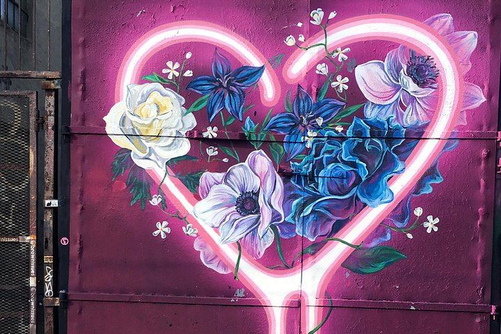 DUMBO Street Art, Bridges and Skyline Walking Tour with Photos and a Drink (7/12)