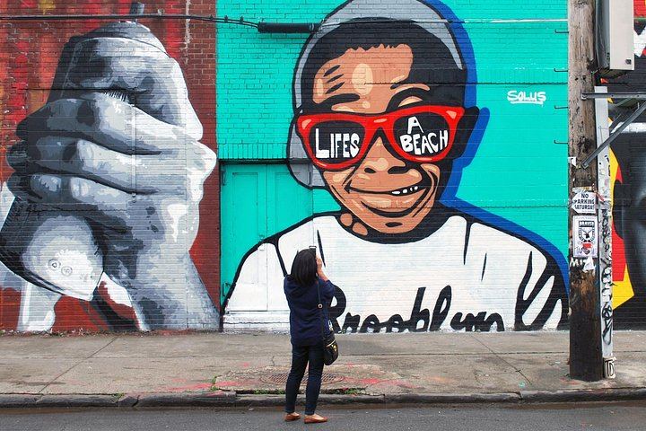 DUMBO Street Art, Bridges and Skyline Walking Tour with Photos and a Drink (4/12)