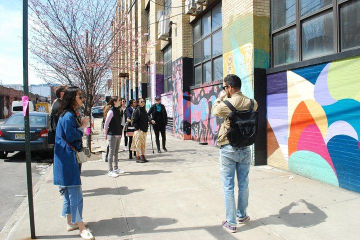 DUMBO Street Art, Bridges and Skyline Walking Tour with Photos and a Drink (5/12)