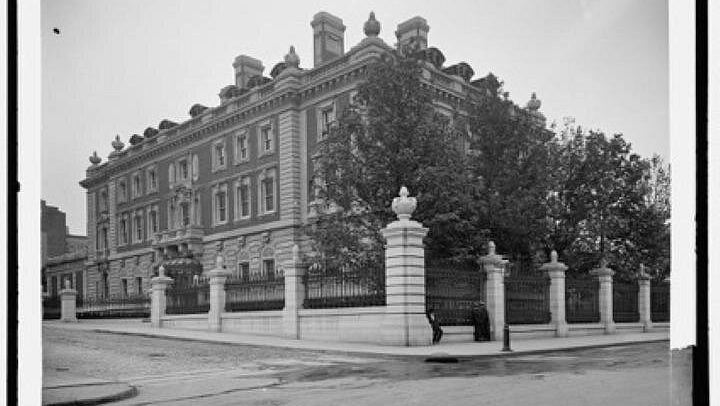 Bowery Boys Walking Tour: Gilded Age Mansions of Fifth Avenue, 70th to 91st Street (3/8)