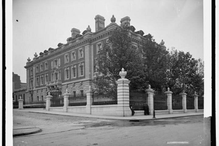Bowery Boys Walking Tour: Gilded Age Mansions of Fifth Avenue, 70th to 91st Street (3/8)