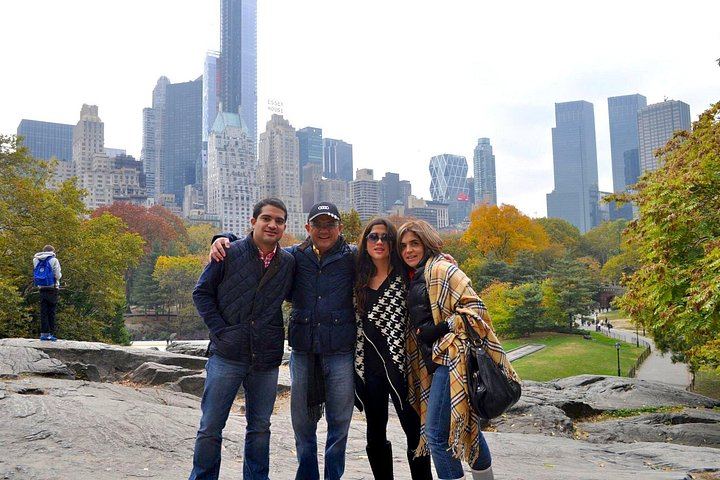 Central Park Guided Walk in English or Spanish: Landmarks and Quiet Corners (6/11)