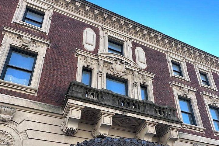 Bowery Boys Walking Tour: Gilded Age Mansions of Fifth Avenue, 70th to 91st Street (2/8)