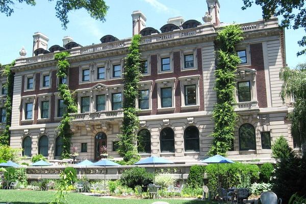 Private Gilded Age Walking Tour of Fifth Avenue: New York High Society
